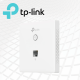 Imagen principal mostrando el producto de frente: Access Point TP-Link EAP230-Wall blanco Imagen mostrando el producto instalado en una pared de oficina: TP-Link EAP230-Wall instalado en pared de oficina moderna Imagen mostrando los puertos del dispositivo: Puertos Gigabit del Access Point TP-Link EAP230-Wall